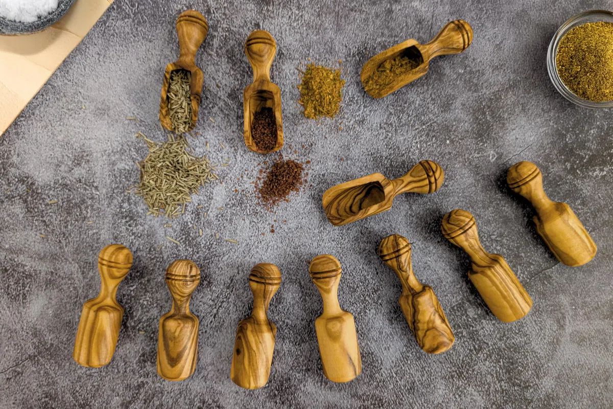EMNA - 11 palas de madera de olivo pequeñas de aprox. 6 cm, regalo de lujo, caja de regalo de madera de olivo, regalo para el día de la madre, decoración para cocina, madera