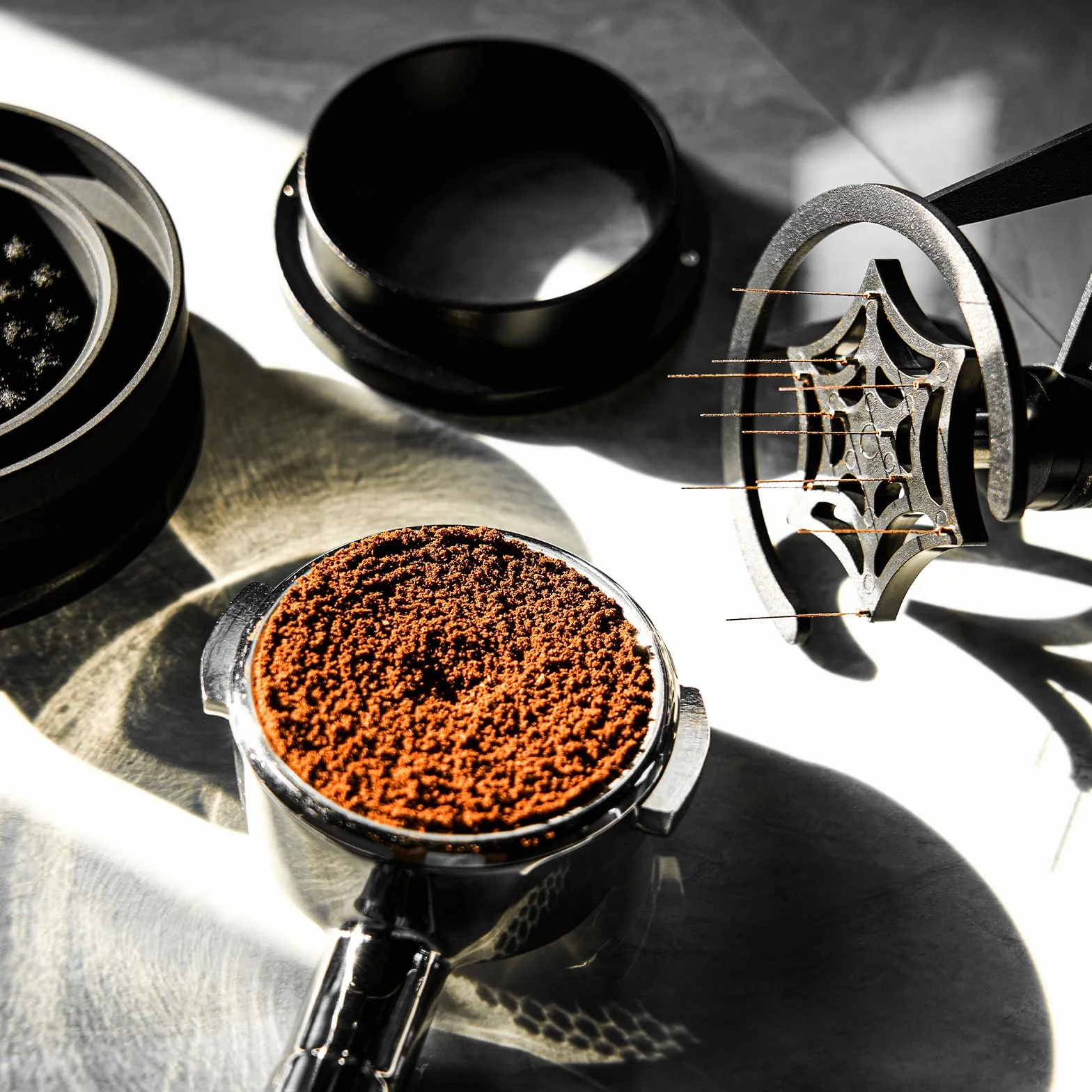 IKAPE Mantis WDT Herramienta de distribución, V3-58.5 mm, herramienta de distribución de agitador de espresso para barista, agitador de espresso de 8 agujas con embudo dosificador y soporte, altura de