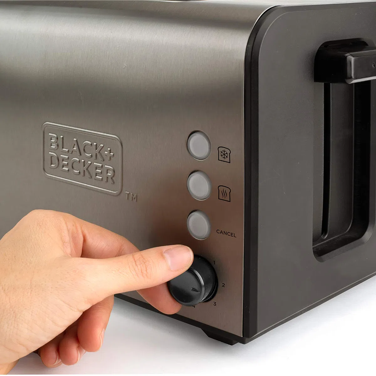 Tostadora Black+Decker con 2 ranuras extra anchas y con accesorio para sandwitch. 900W. Inox
