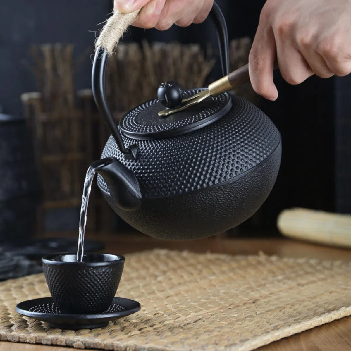 SUPVOX Tetera de Hierro Fundido 900 Ml Infusor y Asa Segura Tetera Japonesa Estilo Tetsubin para Hogar y Oficina Vajilla de Hierro para Té Práctica para Infusión