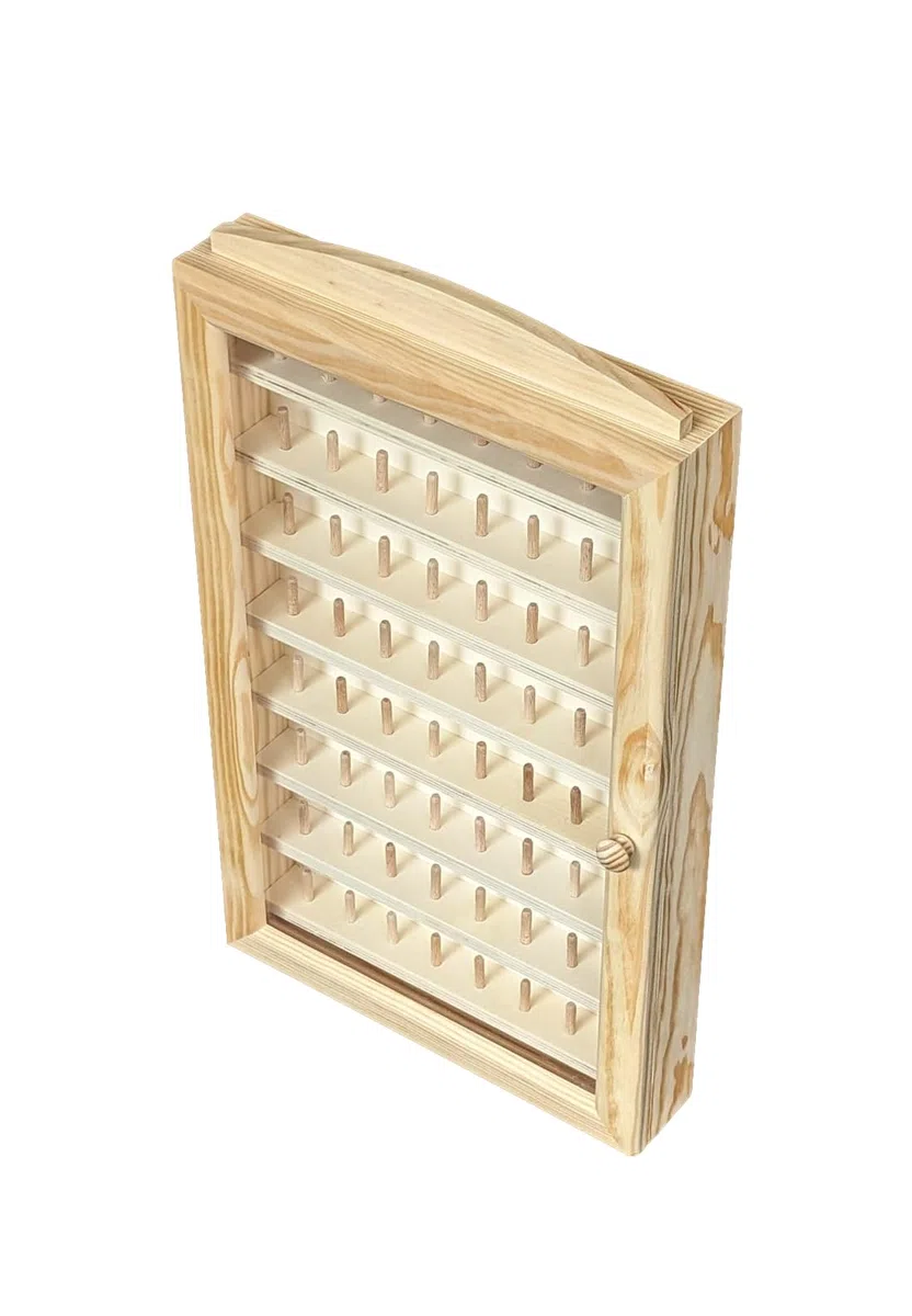 Vitrina Colecciones dedales Grande. para 64 dedales. Medidas (Ancho/Fondo/Alto): 30*6.5*54 cms. Medida Interior de Las baldas: Ancho: 28 cms, Fondo: 3 cms, Alto: 4,5 cms..