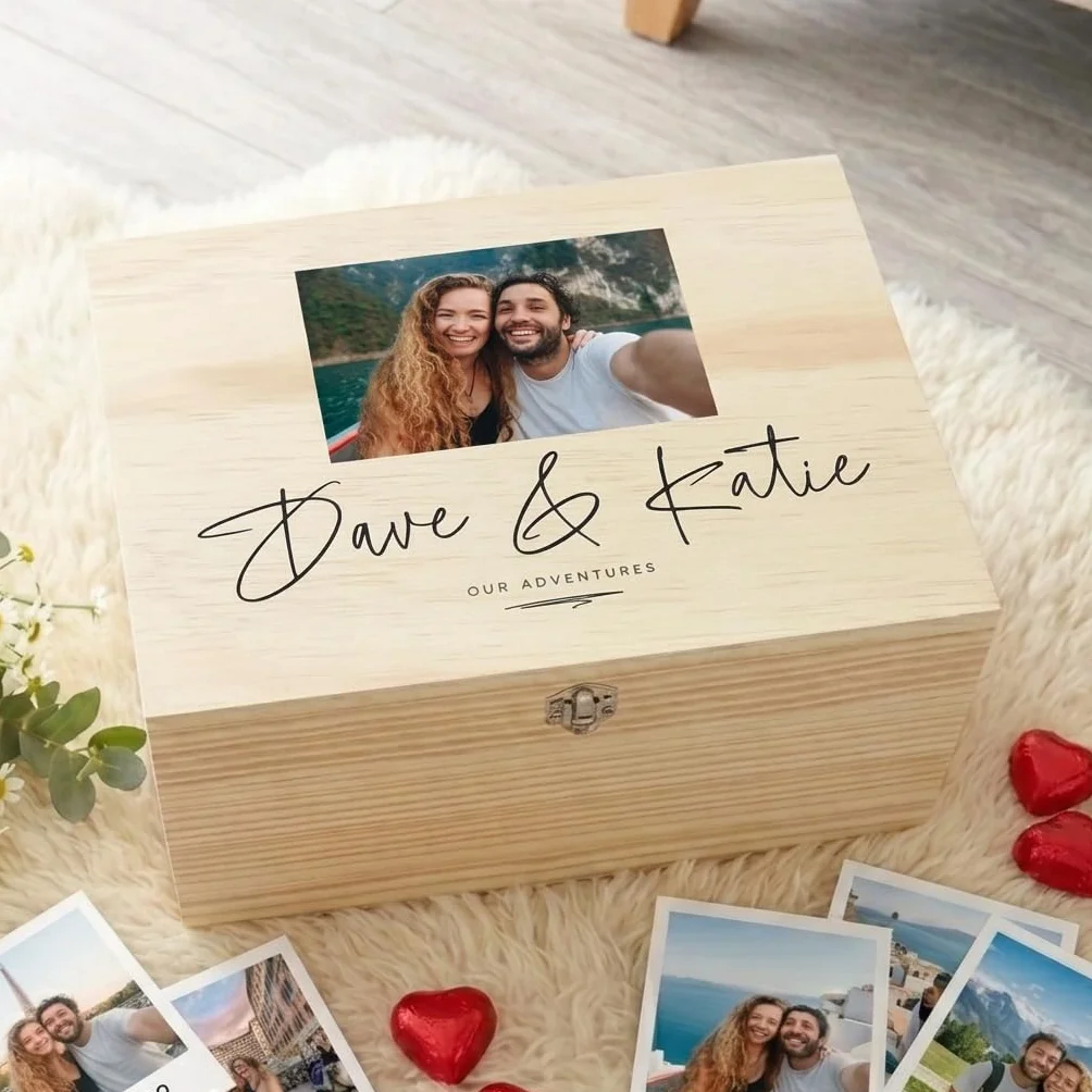 Caja de recuerdos personalizada con nombres de parejas, caja de recuerdos de madera de pino con bisagras y cierre, regalo de San Valentín, aniversario, boda, 30 x 22,9 x 18 cm