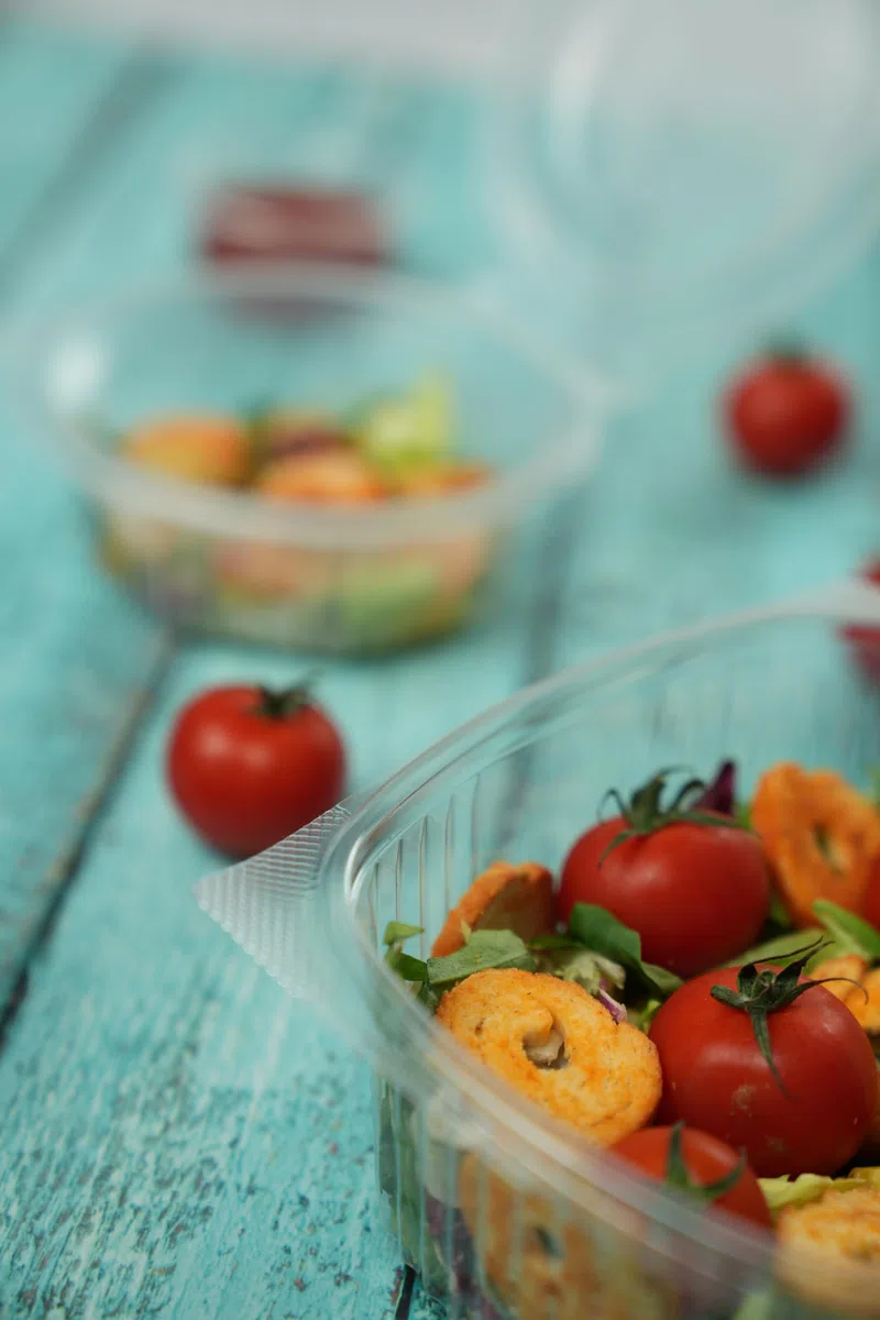 Commerline 300 cuencos rectangulares plegables de 1000 ml, recipientes reutilizables de plástico PP, cuencos de ensalada con tapa, recipientes transparentes para alimentos y alimentos para gastronomía