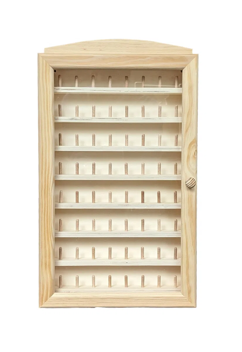 Vitrina Colecciones dedales Grande. para 64 dedales. Medidas (Ancho/Fondo/Alto): 30*6.5*54 cms. Medida Interior de Las baldas: Ancho: 28 cms, Fondo: 3 cms, Alto: 4,5 cms..