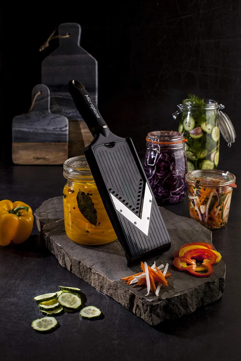 Microplane - Cortador de alimentos ajustable en forma de V con juliana