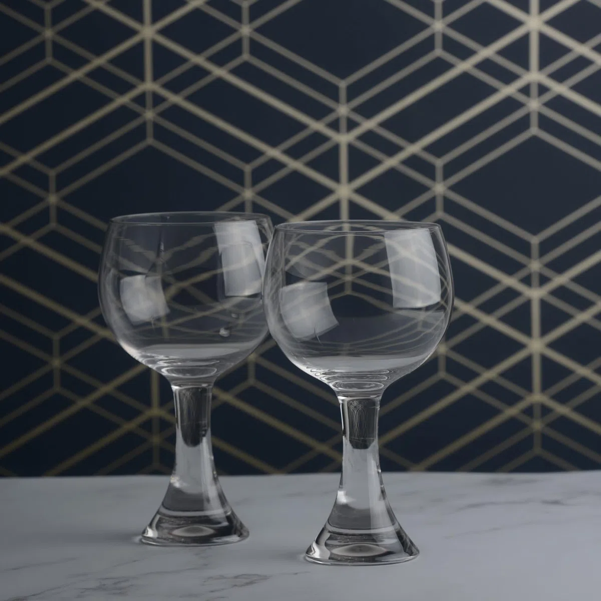 Copas de Ginebra Manhattan – Juego de 2 – Capacidad de 700ml por Copa – Hermoso Diseño Con un Tallo Grueso y Cáliz Grande, La Adición Perfecta para El Bar en Casa