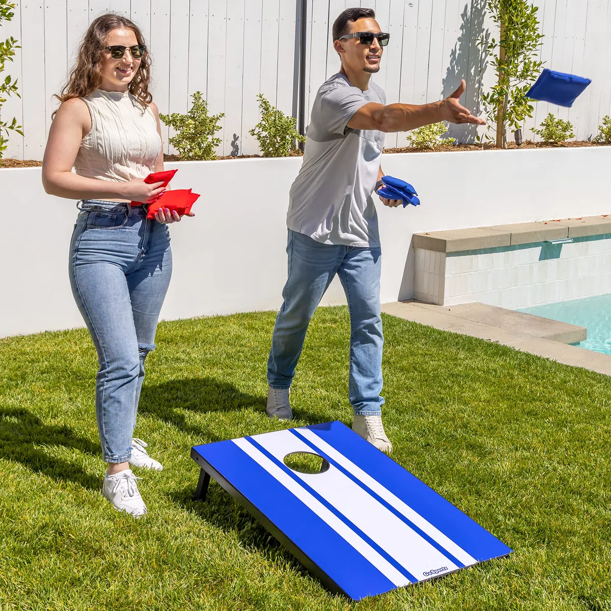 GoSports Juego clásico de Cornhole: Incluye 8 puf, Estuche de Viaje y Reglas de Juego (elección de Estilo)