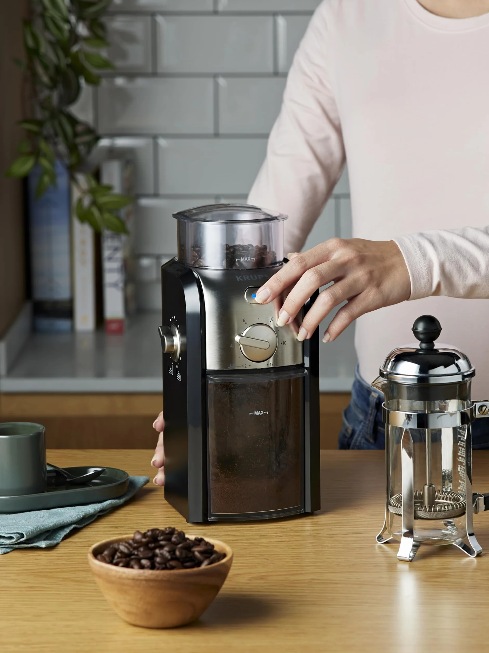 Krups GVX242 Molinillo de café profesional con sistema de muelas con torno-molido y 17 ajustes de triturado, de más fino a más grueso, potencia 100 W, Negro