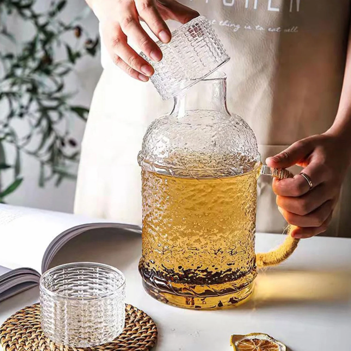 STAHAD Jarra de Agua de Vidrio Resistente de 2l Tapa Antideslizante para Fiestas Servir Bebidas Frías Hogar
