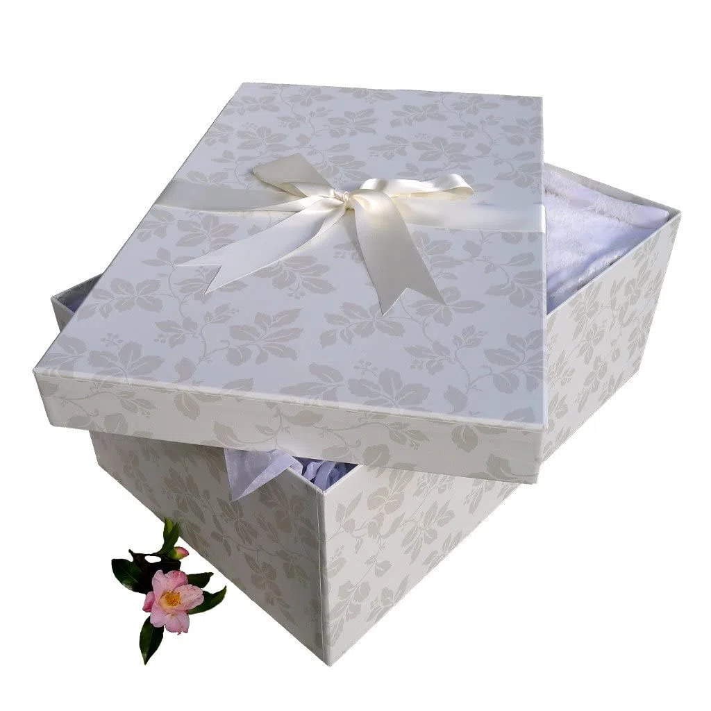 CAJA XL PARA ALMACENAR VESTIDO DE NOVIA (CLAREMONT IVORY) 75 x 50 x 30 cm. Almacenamiento de vestidos de novia, proteger, preservar. Hecho a mano en el UK. Materiales de pH neutro