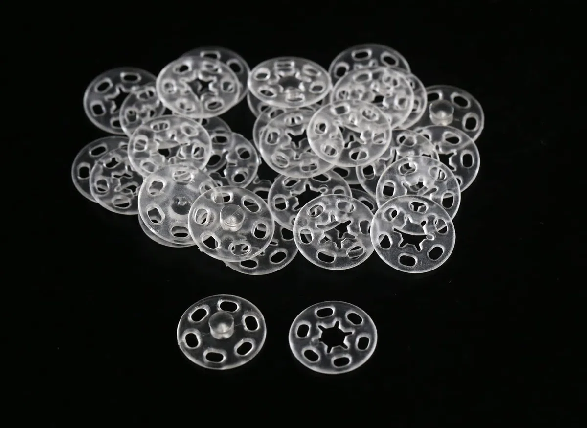 GANSSIA Botones a presión de plástico de color transparente de 15 mm para coser camisas, prendas, paquete de 80 unidades