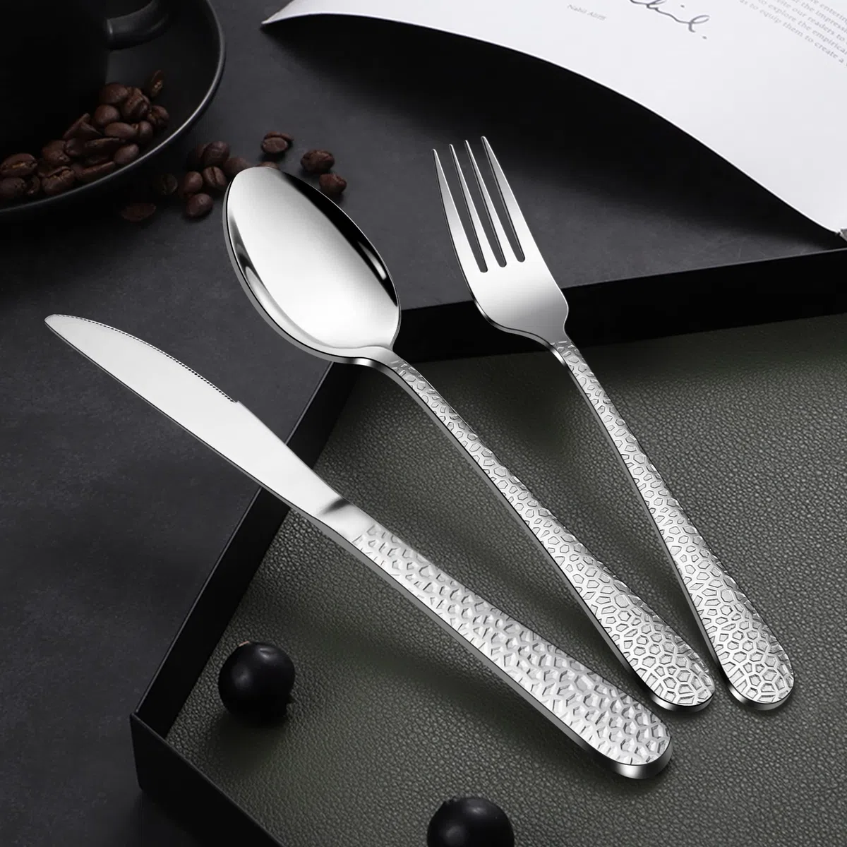 HaWare Juego de cubiertos de acero inoxidable de 72 piezas con cuchillo de carne para 12 personas, moderno juego de cubiertos con mango de martillo, cuchillo, tenedor y cuchara, para casa/restaurante,